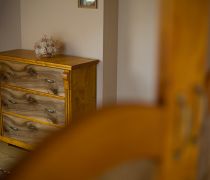 Komoda - orzech włoski i barwiony jawor